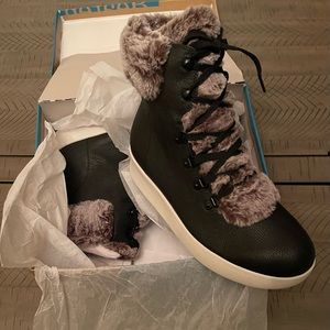 New in box OTBT Forever-Fur Trim boots